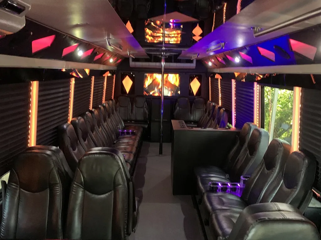 The Diamond party bus — photo 2