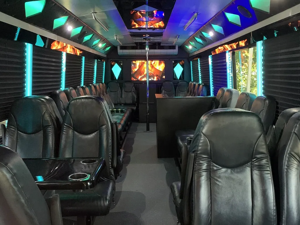The Diamond party bus — photo 3