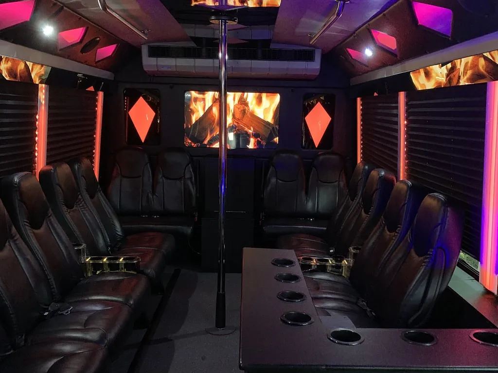 The Diamond party bus — photo 4