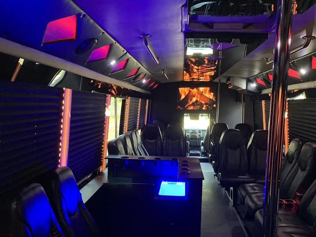 The Diamond party bus — photo 5