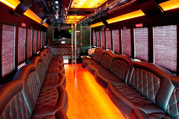 The Land Yacht party bus — photo 3