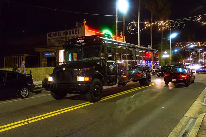 The Mirror Bus party bus — photo 2