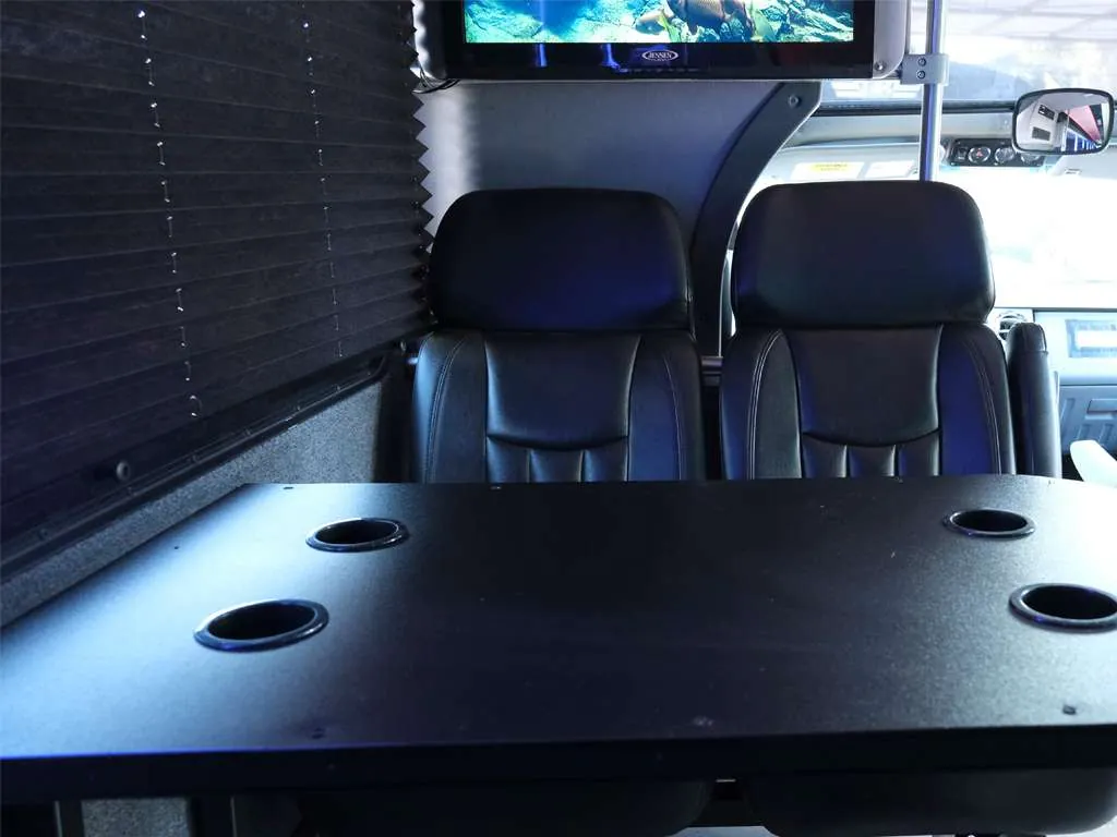 The Royale party bus — photo 3