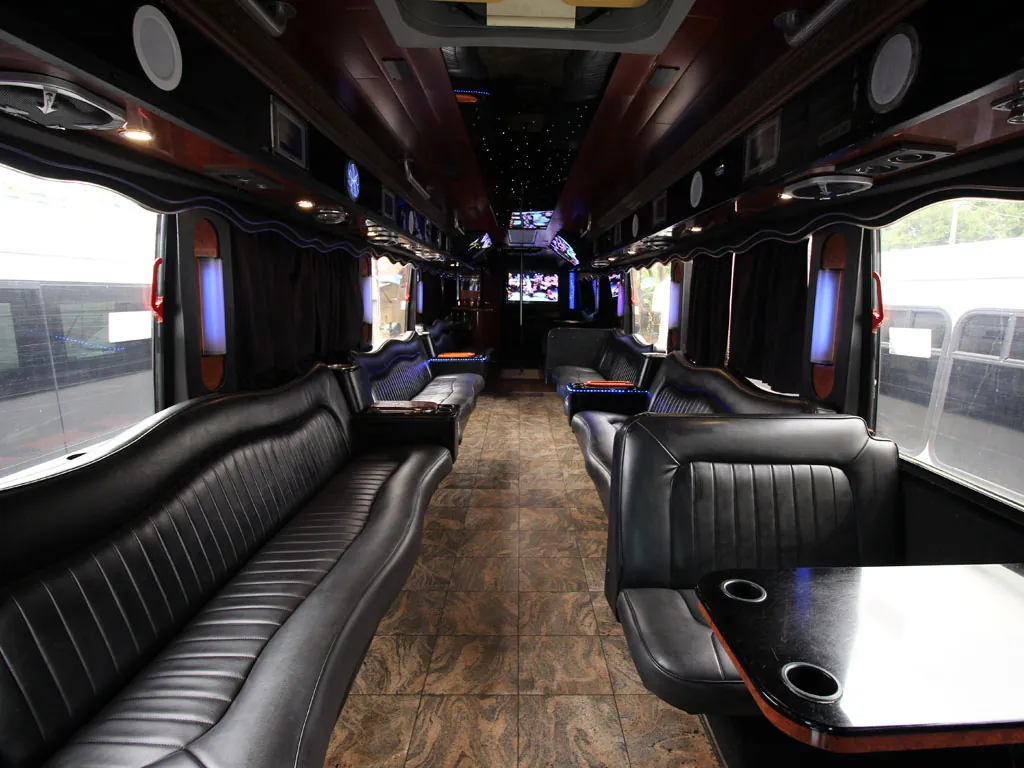The Ultimate party bus — photo 2