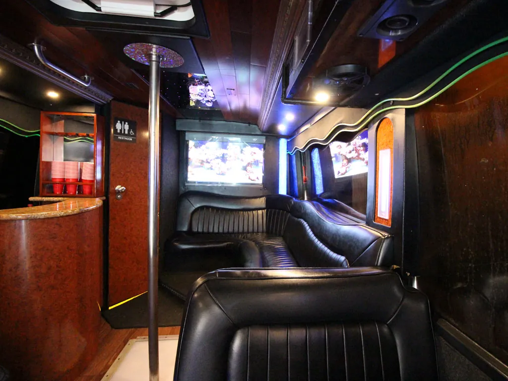 The Ultimate party bus — photo 3