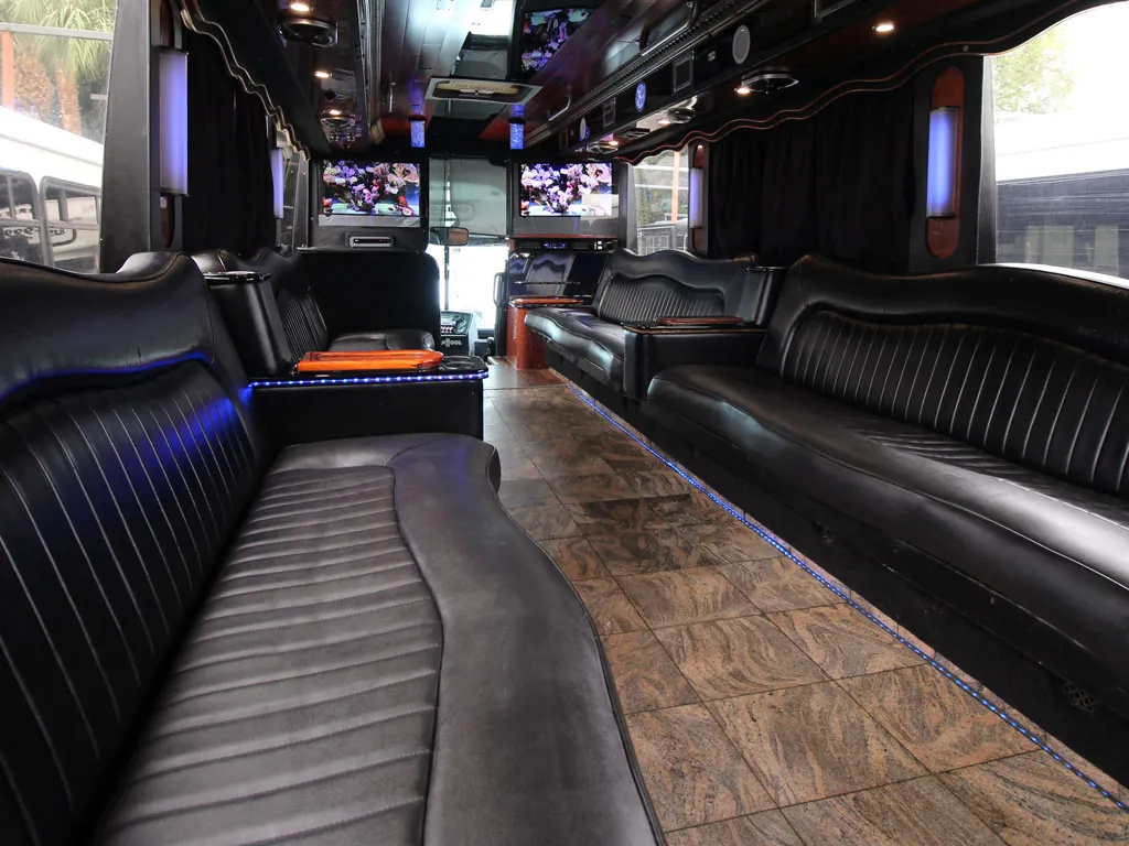 The Ultimate party bus — photo 4