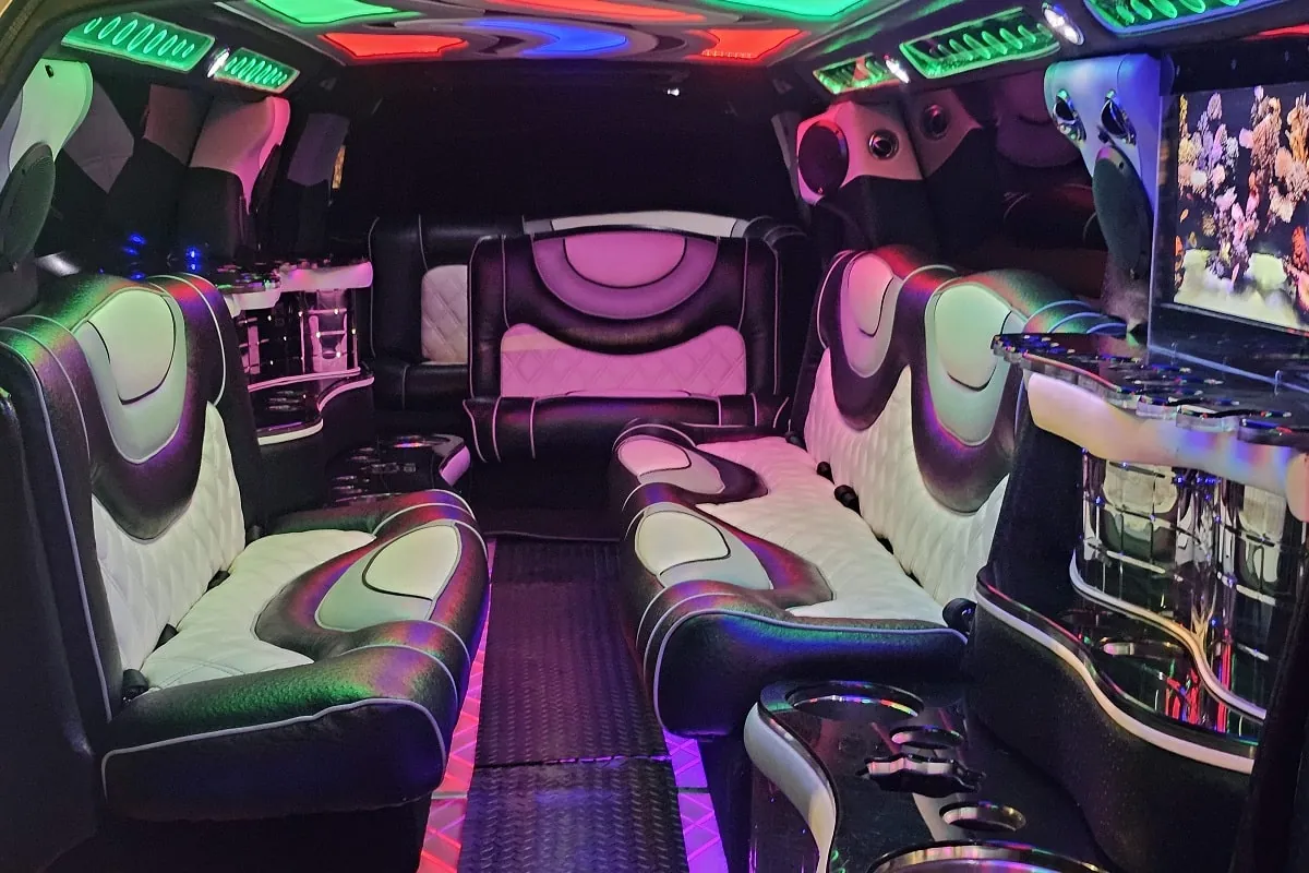 The Caddy Limousine party bus — photo 4